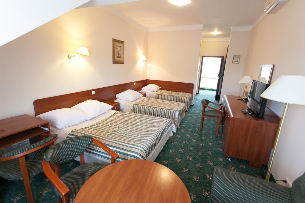 Hotel Twins II Warsaw Room photo