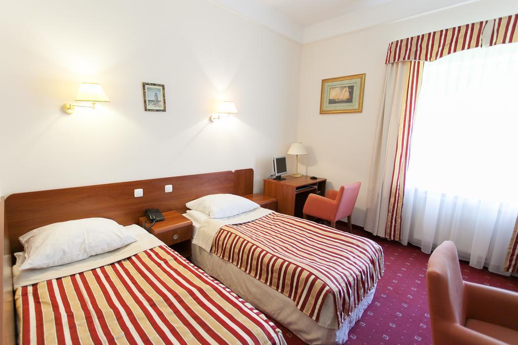 Hotel Twins II Warsaw Exterior photo